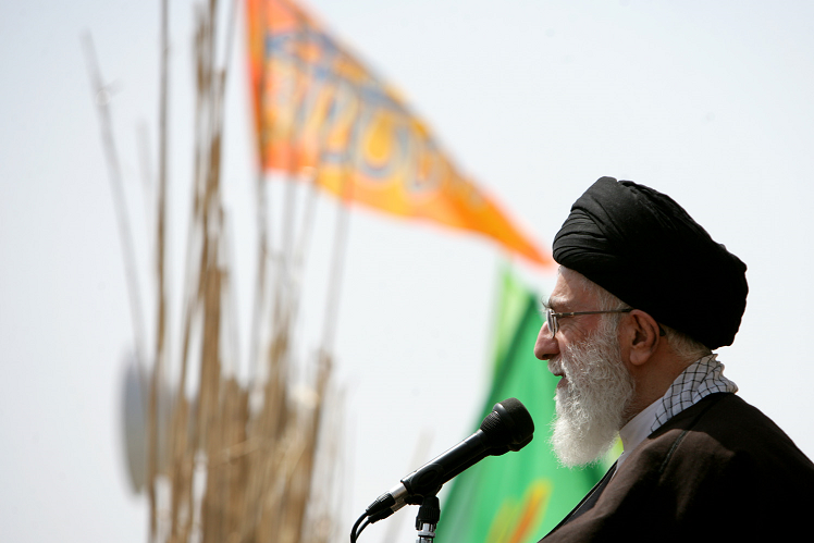 سالروز حضور رهبر معظم انقلاب در پادگان دوکوهه+فیلم