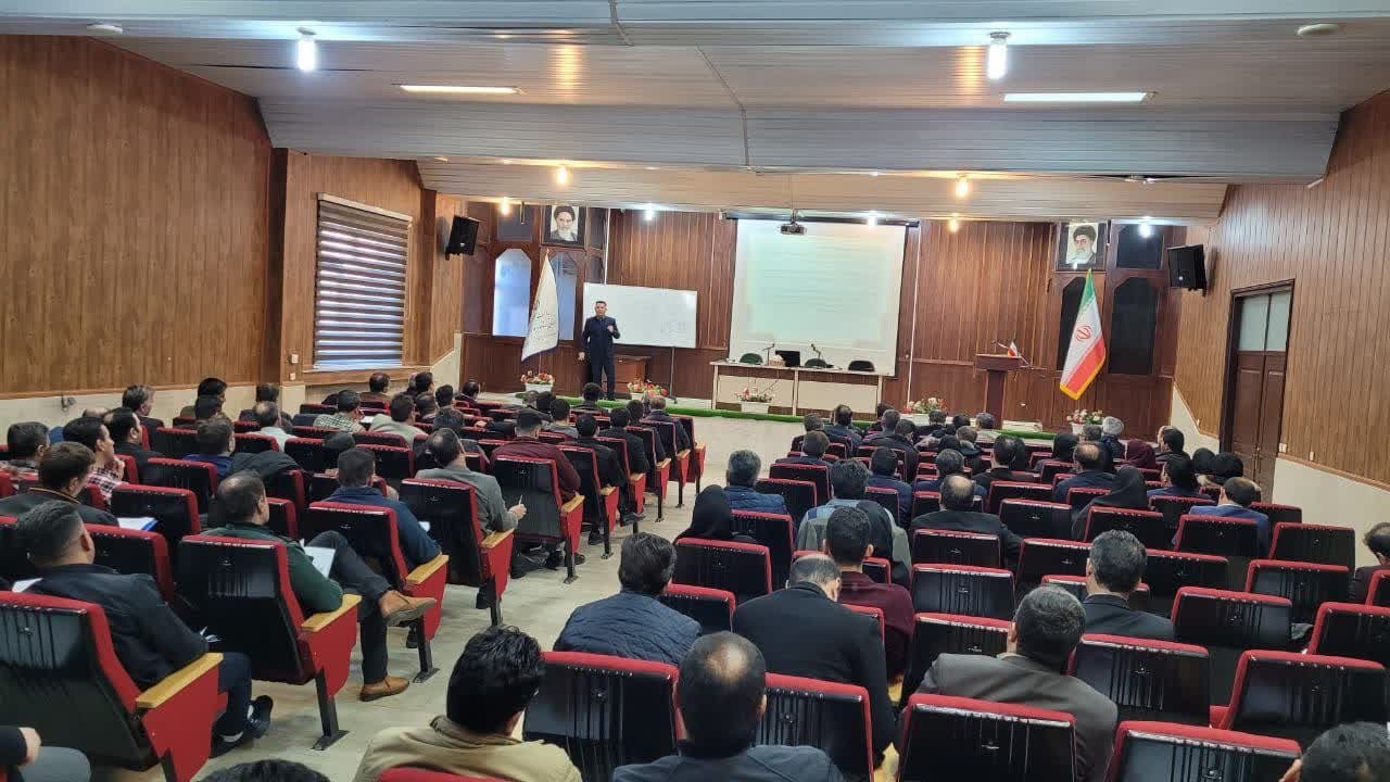 آشنایی کارکنان شهرداری ارومیه با قانون درآمد پایدار آشنایی کارکنان شهرداری ارومیه با قانون درآمد پایدار