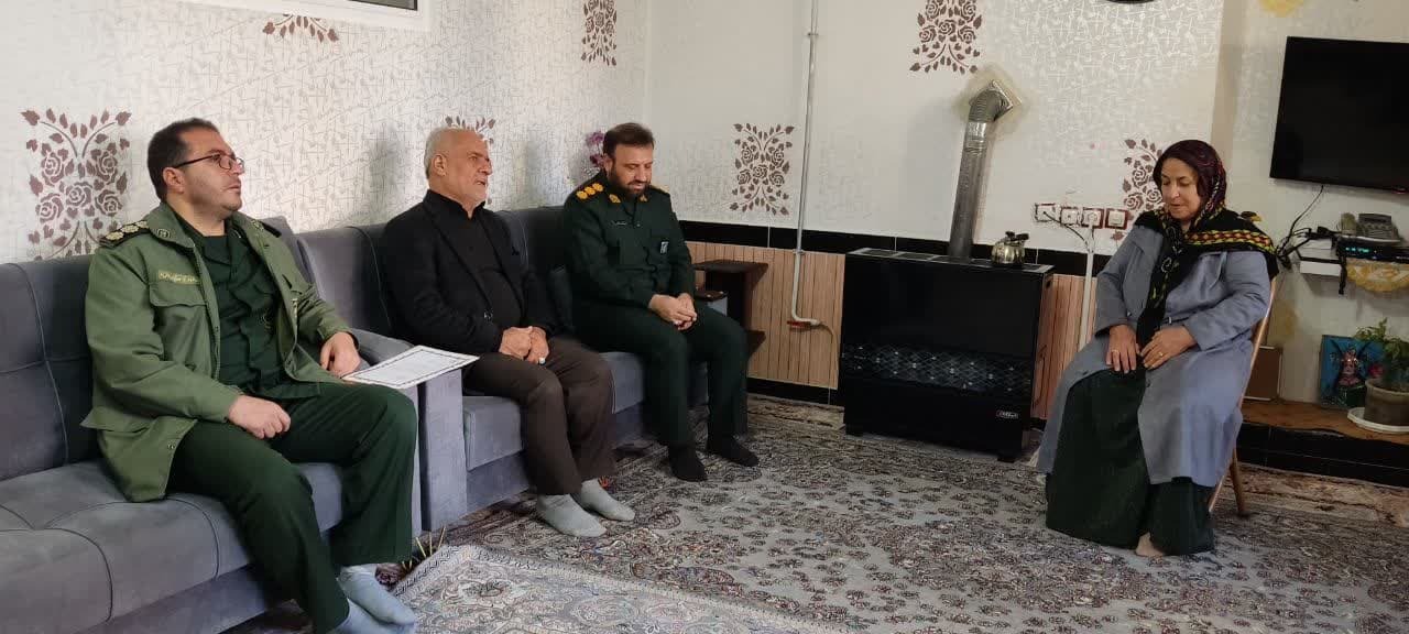 دیدار فرمانده سپاه شهدا بوکان با خانواده شهدا