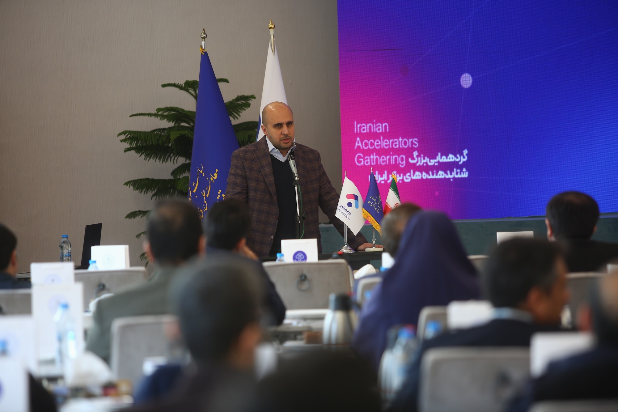 آغاز گردهمایی شتاب دهنده های منتخب ایران ( ویترین / منبع : معاونت علمی ریاست جمهوری ) آغاز گردهمایی شتاب دهنده های منتخب ایران ( ویترین / منبع : معاونت علمی ریاست جمهوری )