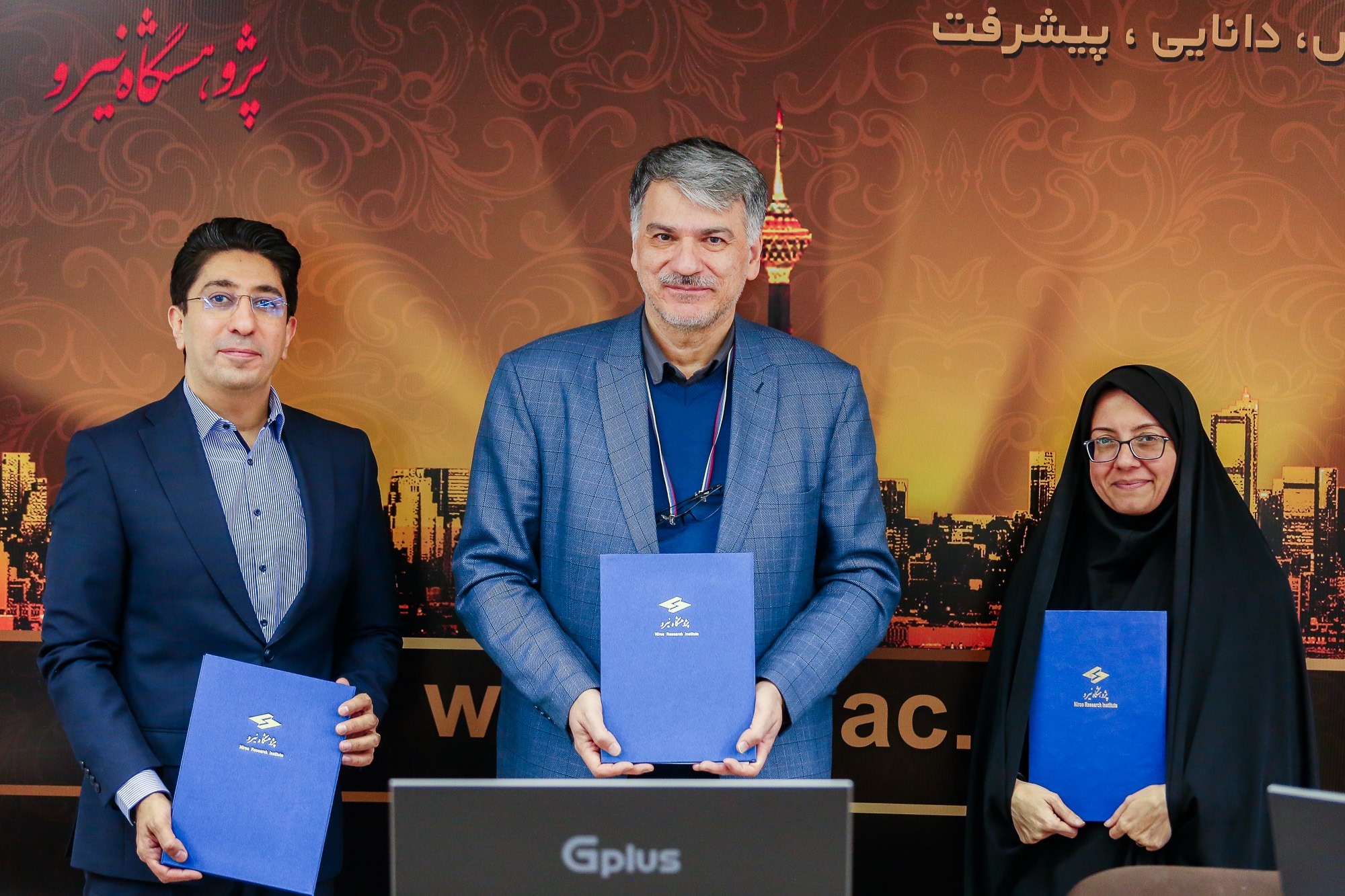 براساس یک توافقنامه سه جانبه کلید خوردشناسایی فرصتهای فناورانه و توسعه فناوری در صنایع برق و انرژی ایران براساس یک توافقنامه سه جانبه کلید خوردشناسایی فرصتهای فناورانه و توسعه فناوری در صنایع برق و انرژی ایران