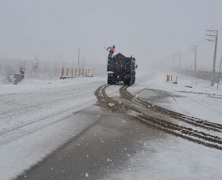 برف روبی یک هزار و ٧۴ کیلومتر از جاده های آذربایجان غربی برف روبی یک هزار و ٧۴ کیلومتر از جاده های آذربایجان غربی