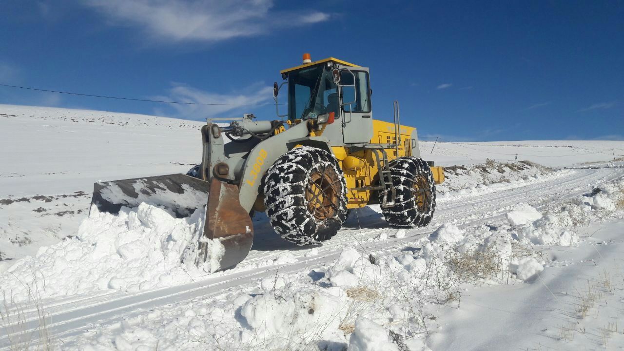 مسدودشدن مرز کیله سردشت بر اثر بارش برف و کولاک مسدودشدن مرز کیله سردشت بر اثر بارش برف و کولاک