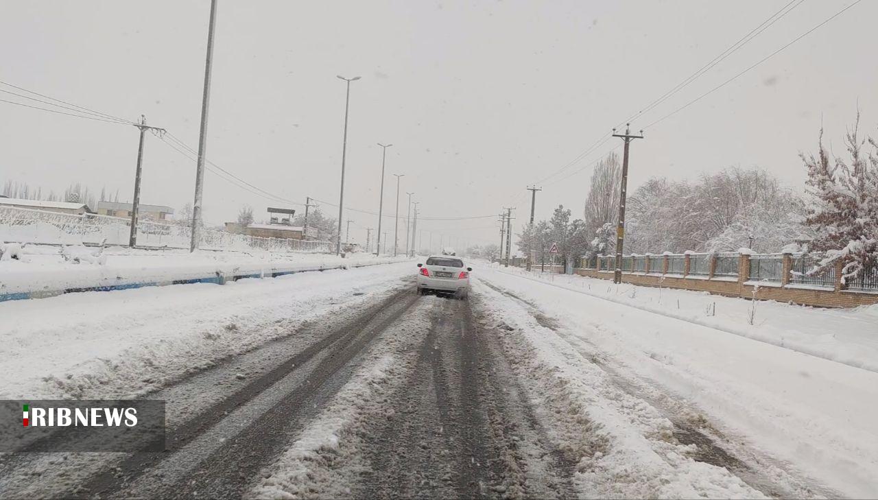 بارش سنگین برف در مناطق مختلف آذربایجان شرقی