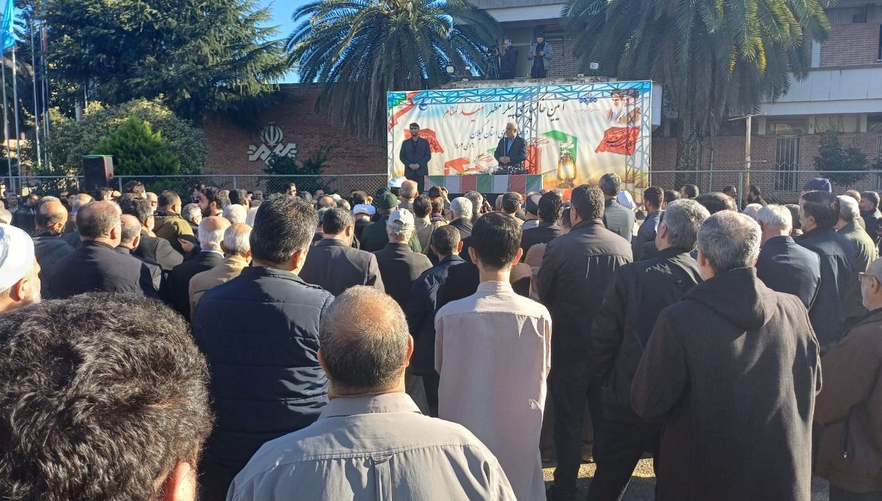 آیین به خاک سپاری لاله جوان های در رشت آیین به خاک سپاری لاله جوان های در رشت