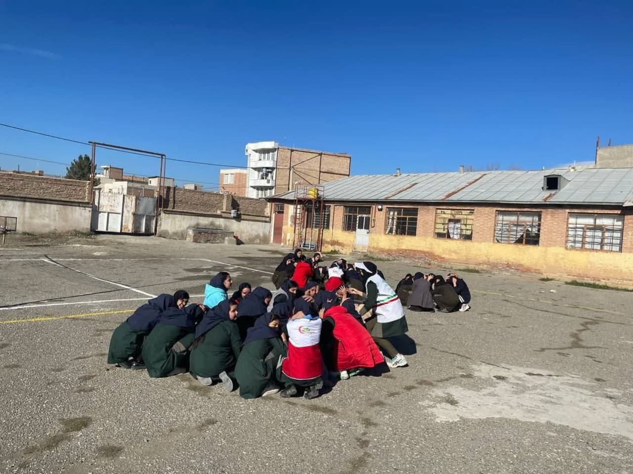 دانش آموزان سلماسی اصول ایمنی دربرابر زلزله را تمرین کردند