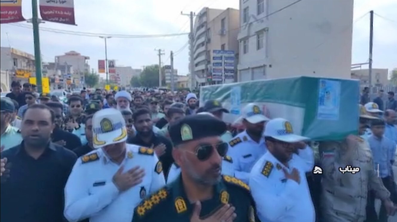 تشییع پیکر شهیدپلیس راه در میناب تشییع پیکر شهیدپلیس راه در میناب