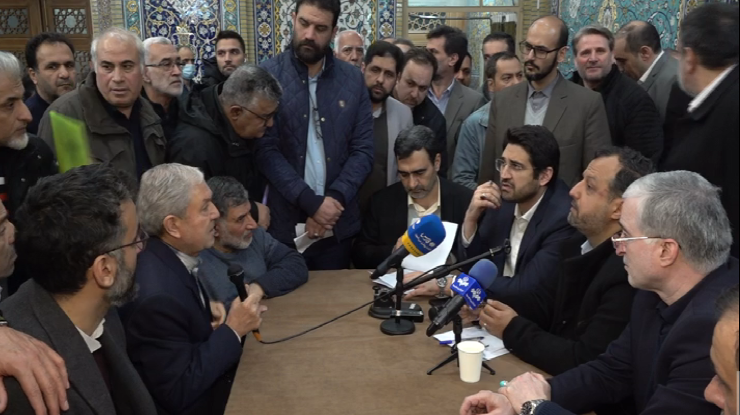 ابزارهای تجاری فعالان اقتصادی نباید مسدود شود**