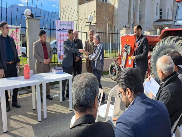 تحویل ۶ دستگاه ادوات کشاورزی به کشاورزان گلوگاهی