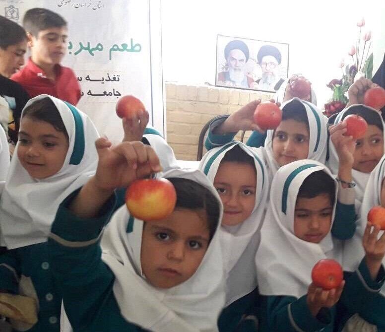 «طعم مهربانی» پنج هزار دانشآموز در خراسان رضوی را بهرهمند کرد «طعم مهربانی» پنج هزار دانشآموز در خراسان رضوی را بهرهمند کرد