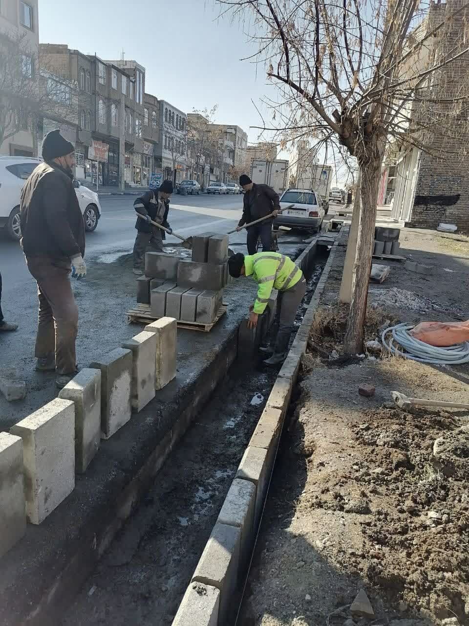 عملیات مرمت جداول خیابان بهروش توسط عوامل اجرایی واکیپ امانی منطقه ۳ عملیات مرمت جداول خیابان بهروش توسط عوامل اجرایی واکیپ امانی منطقه ۳