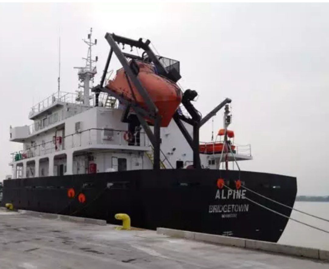 صادرات نخستین محموله روغن موتور از بندرخرمشهر صادرات نخستین محموله روغن موتور از بندرخرمشهر