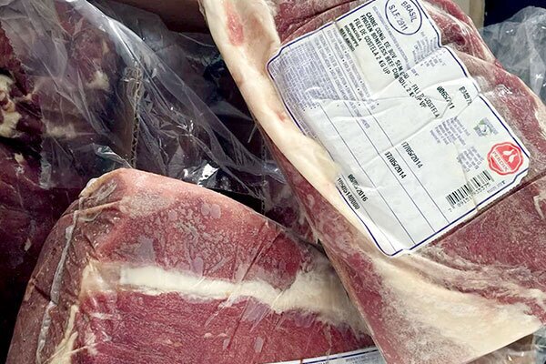 توزیع ۴۰۰ تن گوشت قرمز منجمد تنظیم بازار در استان بوشهر