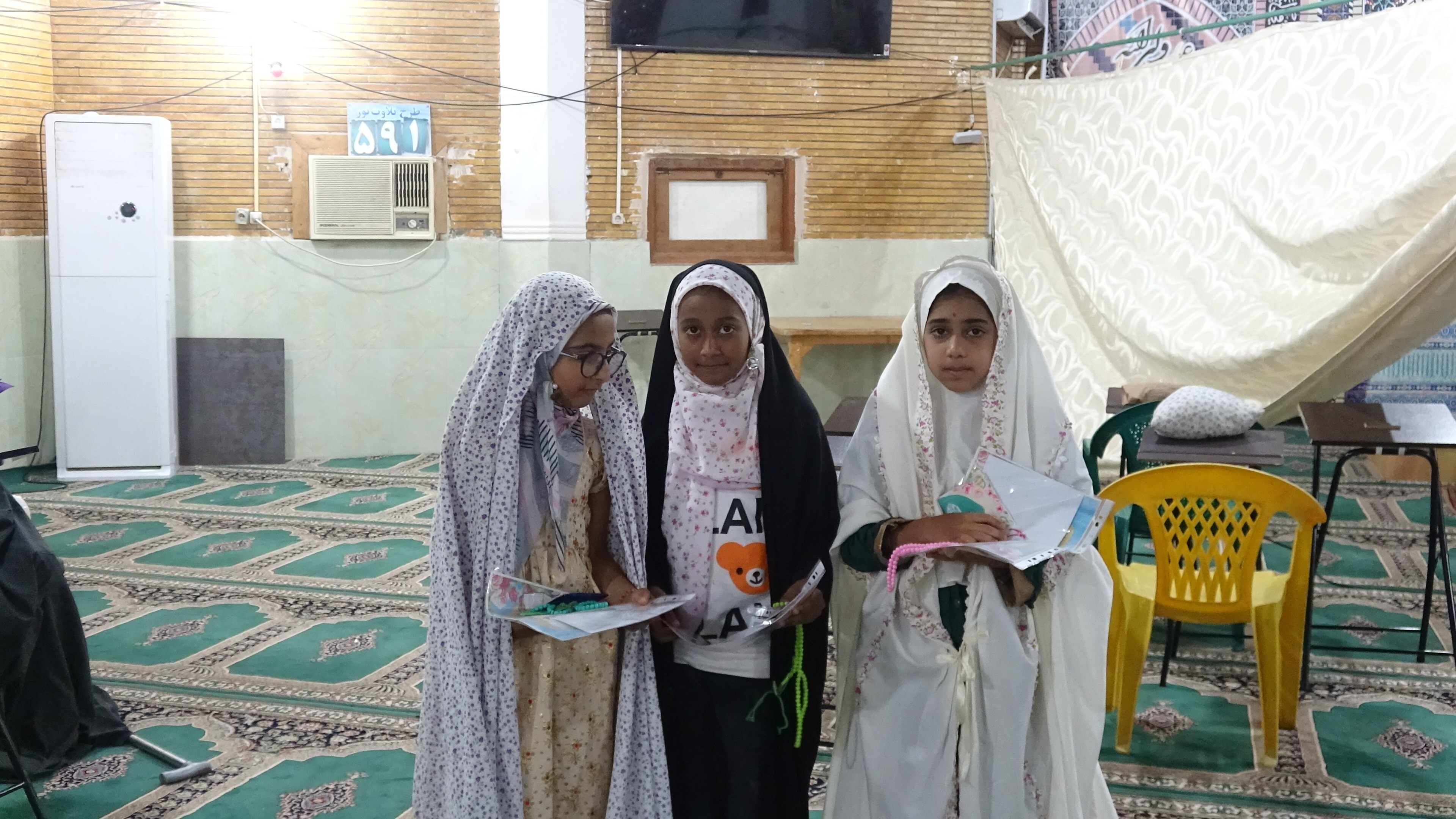 تجلیل از روزه اولیها در جزیره هرمز تجلیل از روزه اولیها در جزیره هرمز