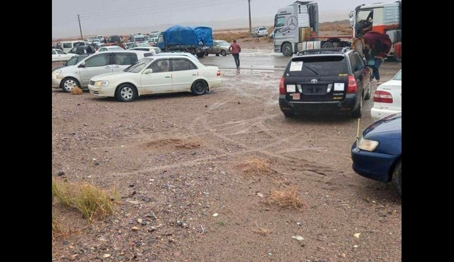بسته شدن جاده مرزی افغانستان به ایران به دلیل جاری شدن سیل بسته شدن جاده مرزی افغانستان به ایران به دلیل جاری شدن سیل