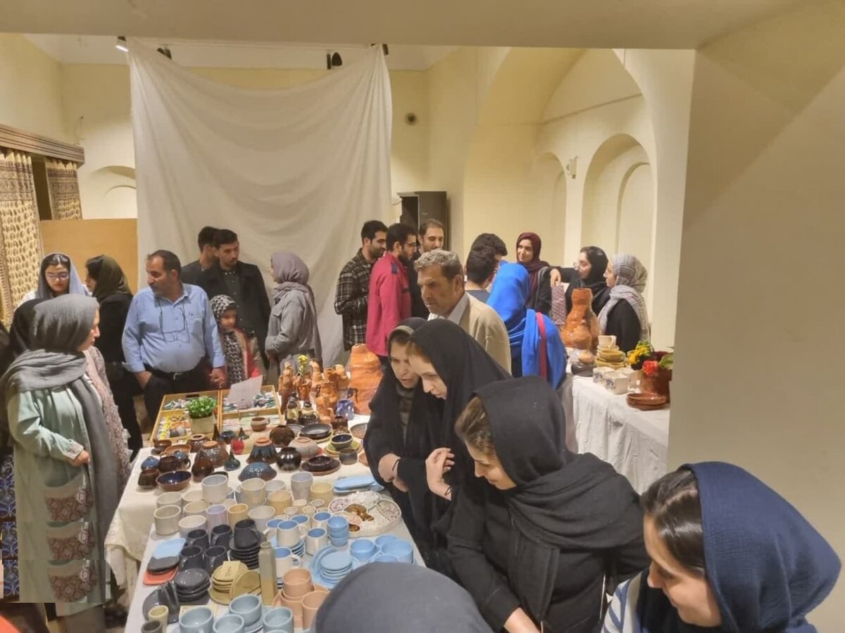نمایشگاه تولید صنایع دستی در خانه تاریخی زند قم برپا شد نمایشگاه تولید صنایع دستی در خانه تاریخی زند قم برپا شد