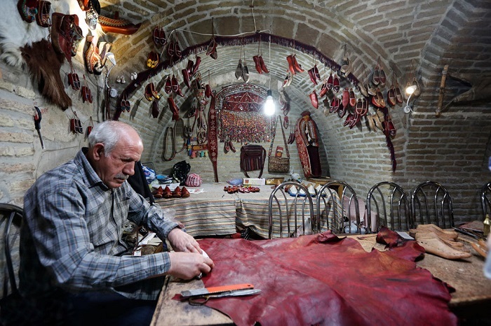 افزایش ۶۰۰ درصدی جذب تسهیلات حمایتی از فعالان صنایع دستی زنجان افزایش ۶۰۰ درصدی جذب تسهیلات حمایتی از فعالان صنایع دستی زنجان
