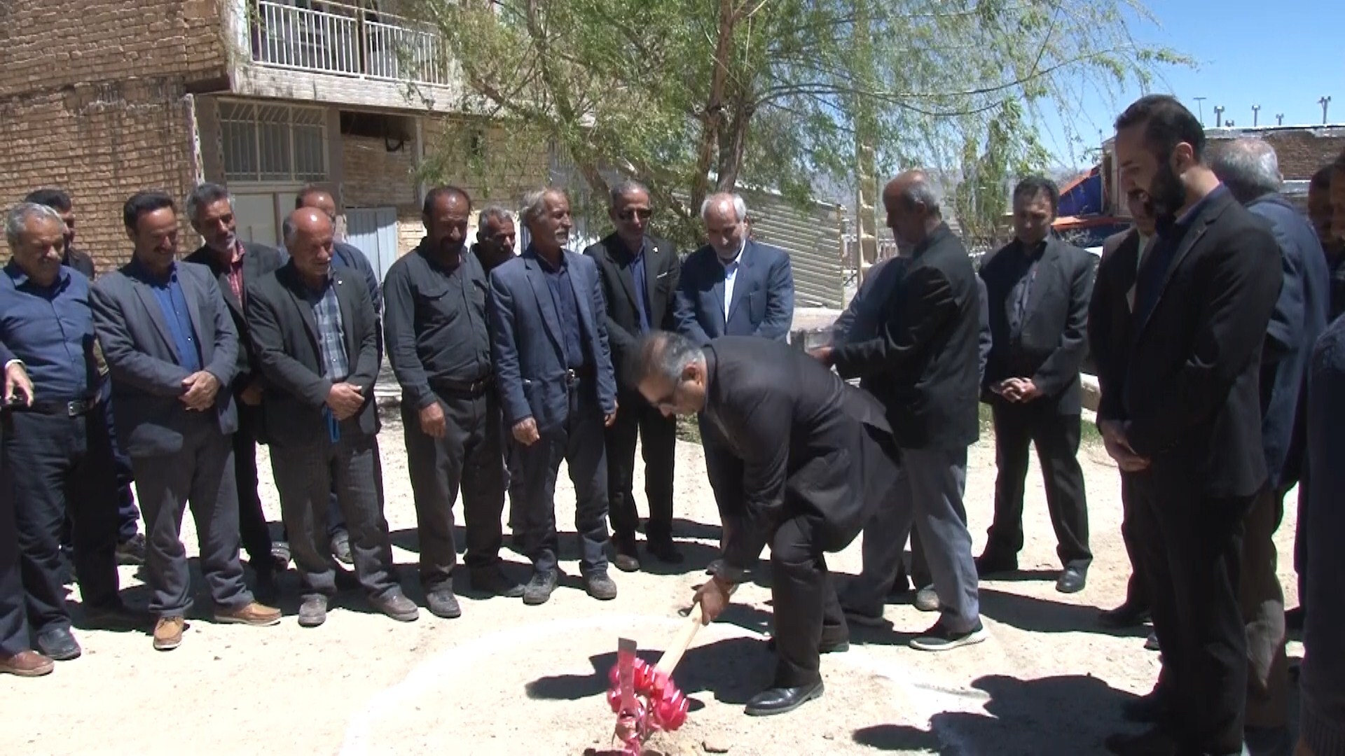 آغاز اجرای زیرساخت فیبر نوری مخابراتی روستای بزمه شهرستان فریدونشهر آغاز اجرای زیرساخت فیبر نوری مخابراتی روستای بزمه شهرستان فریدونشهر