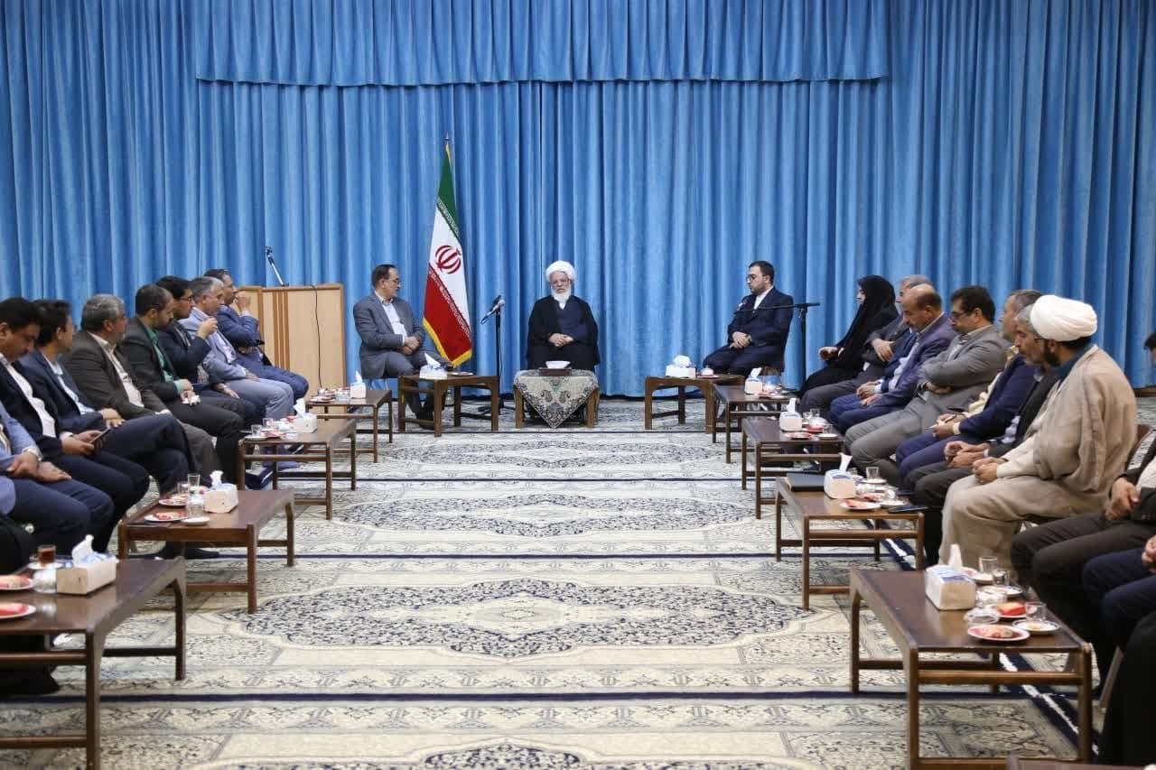 جایگاه والای معلم در جامعه مورد توجه باشد جایگاه والای معلم در جامعه مورد توجه باشد