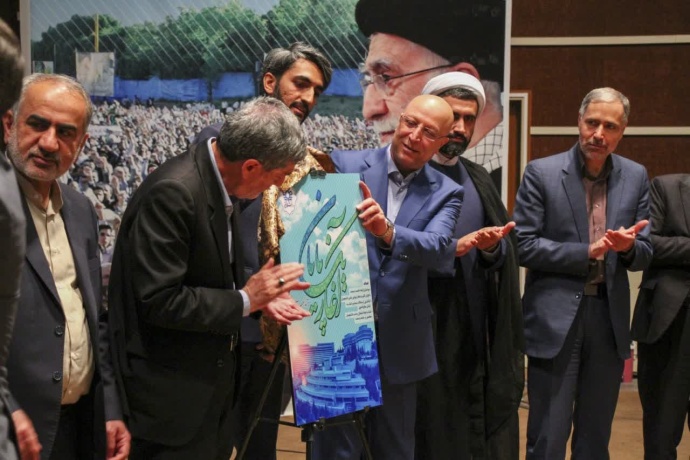 پویاسازی رابطه دانشگاه و صنعت با پایان‌نامه‌های دانشجویی