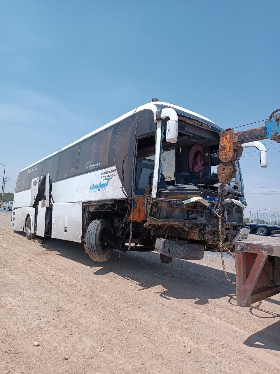 ۱۴ مصدوم در تصادف اتوبوس و پراید