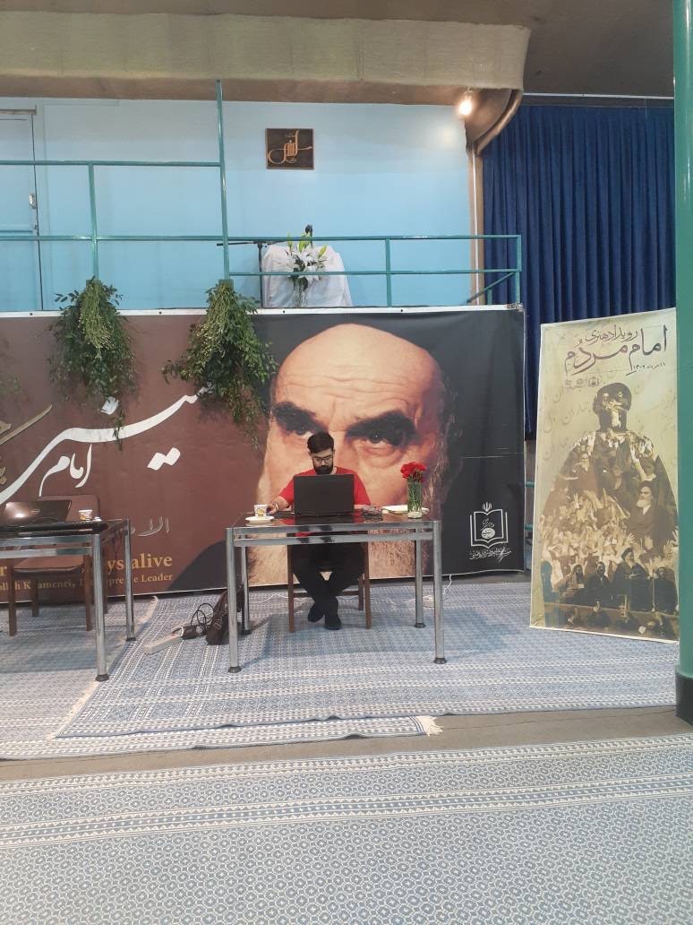 برگزاری کارگاه طراحی زندگی سیاسی و عرفانی امام خمینی (ره) در حسینیه جماران برگزاری کارگاه طراحی زندگی سیاسی و عرفانی امام خمینی (ره) در حسینیه جماران