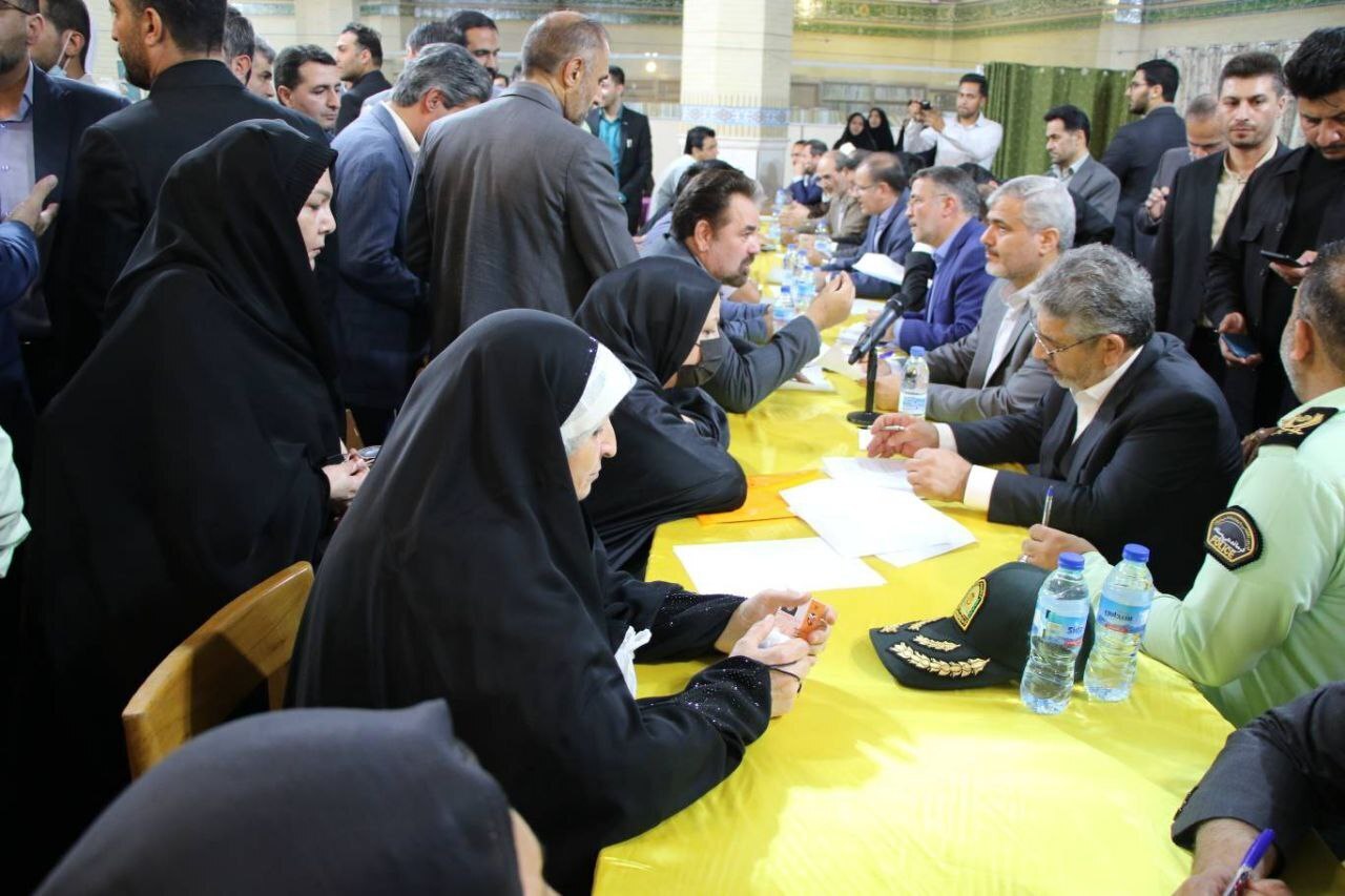 برپایی میز خدمت قضایی در ورامین بمناسبت قیام ۱۵ خرداد