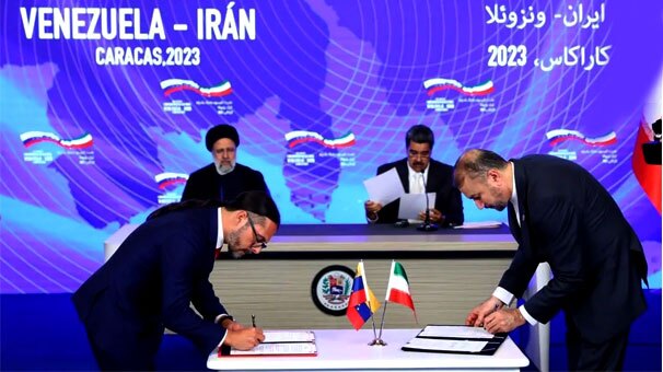 امضاء ۱۹ قرار داد و سند میان مقامات عالی ایران و ونزوئلا در سفر رئیس جمهور به ونزوئلا امضاء ۱۹ قرار داد و سند میان مقامات عالی ایران و ونزوئلا در سفر رئیس جمهور به ونزوئلا