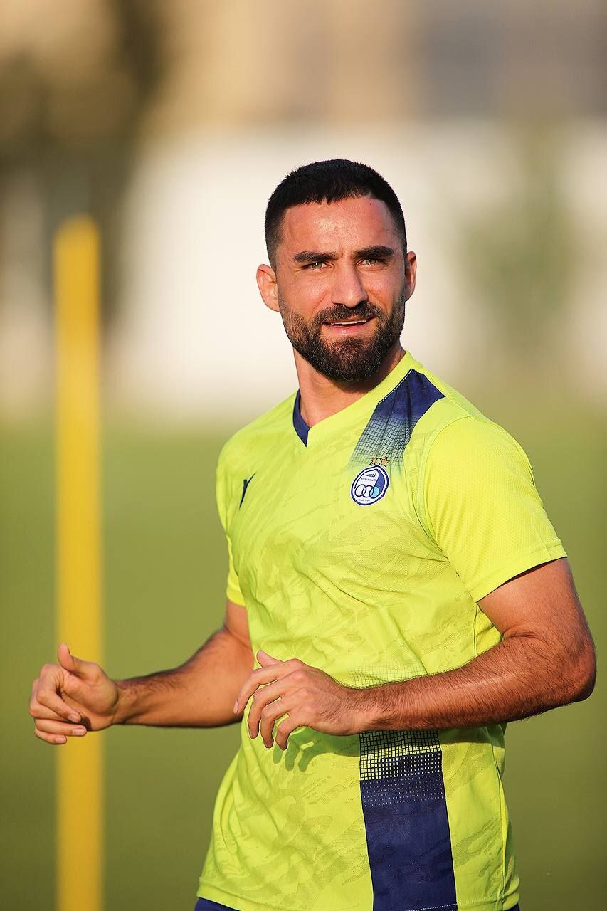 حضور سردار آزمون در تمرین استقلال / آغاز تمرین محمدی با آبیها حضور سردار آزمون در تمرین استقلال / آغاز تمرین محمدی با آبیها