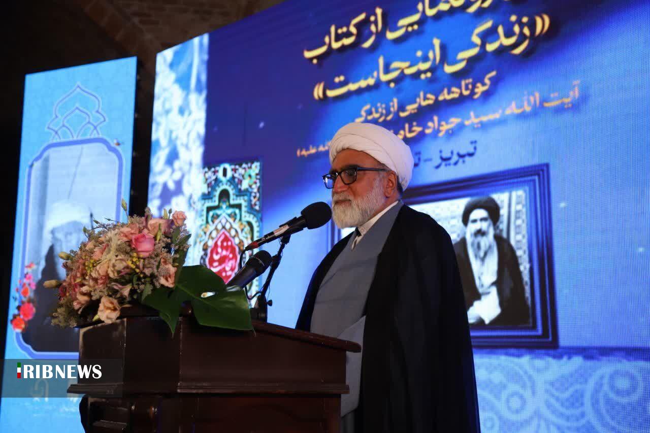 هدف دشمن از زدن ولایت، هویت زدایی است