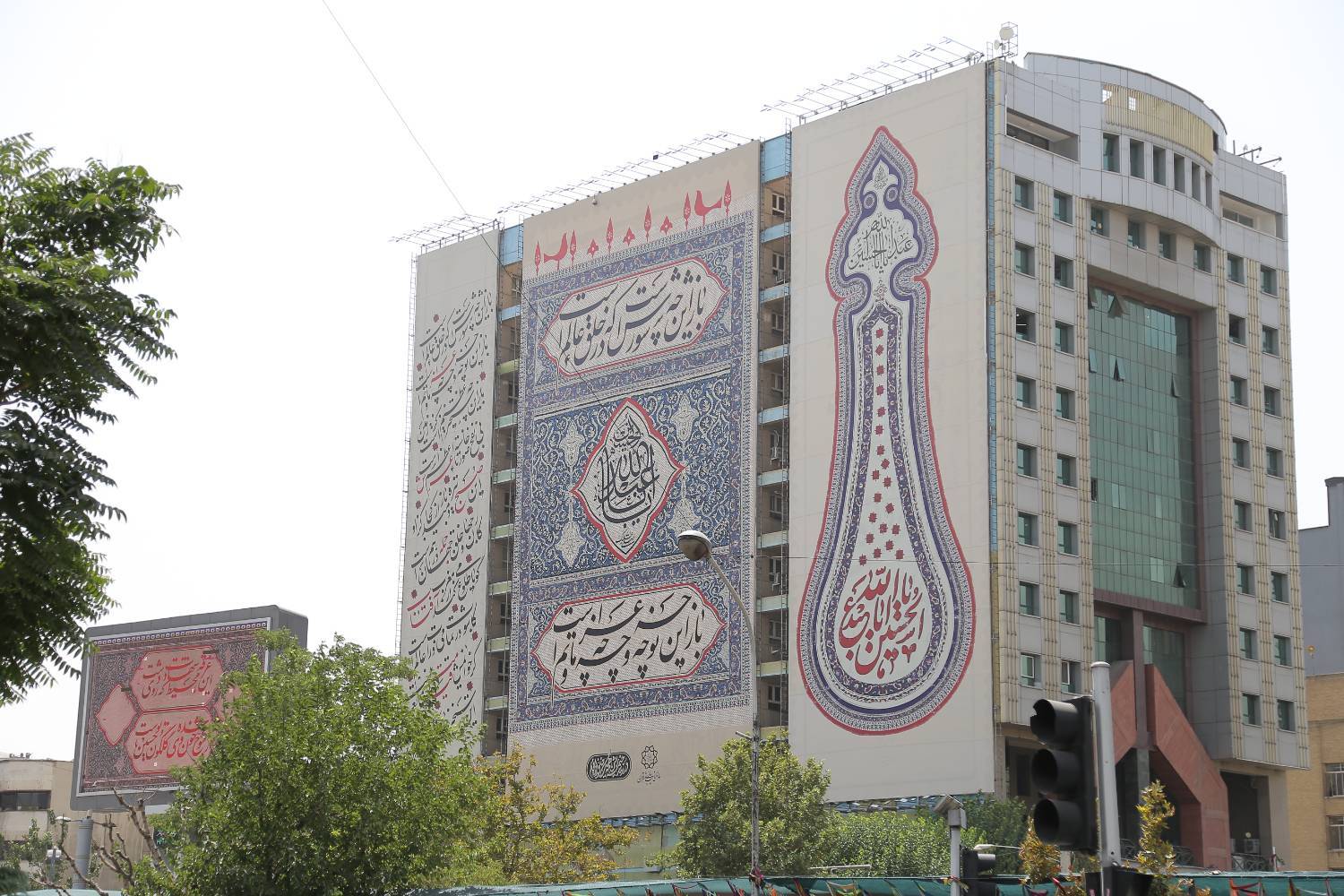رونمایی از دیوارنگاره میدان ونک بمناسبت محرم رونمایی از دیوارنگاره میدان ونک بمناسبت محرم