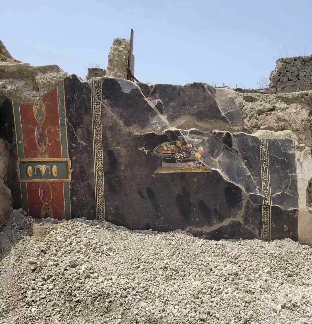 نقاشی باستانی کشف شده در ایتالیا، پیتزا نیست نقاشی باستانی کشف شده در ایتالیا، پیتزا نیست