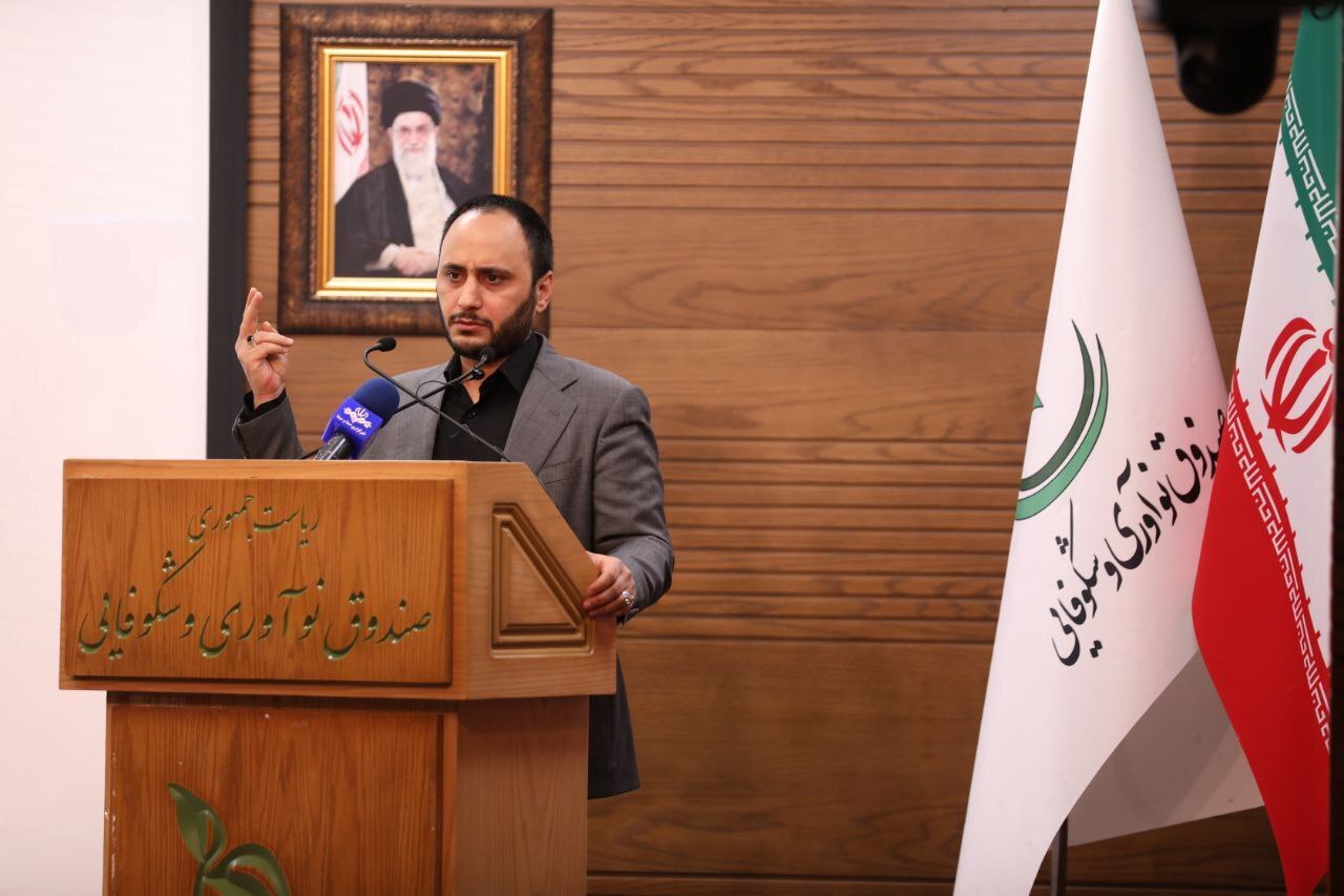 کلید رفع مشکلات کشور در التماس به دیگران نیست کلید رفع مشکلات کشور در التماس به دیگران نیست