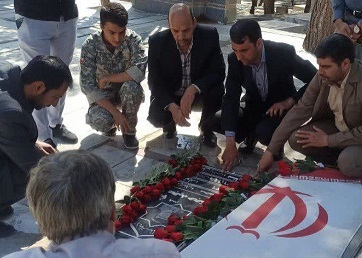 غبارروبی و عطرافشانی مزار خبرنگار شهید در تربت حیدریه غبارروبی و عطرافشانی مزار خبرنگار شهید در تربت حیدریه