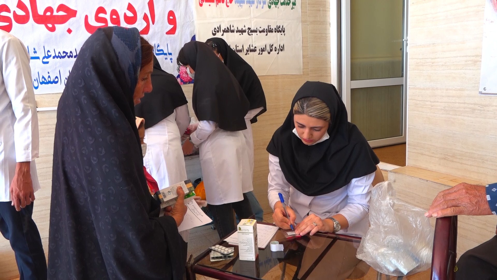 اردوی جهادی تیم پزشکی دانشگاه علوم پزشکی اصفهان در بخش مرکزی سمیرم