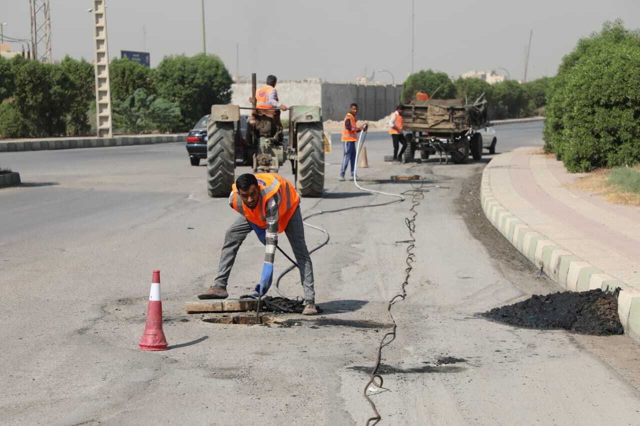 انجام عملیات لایروبی شبکه فاضلاب منطقه کیان شهر اهواز انجام عملیات لایروبی شبکه فاضلاب منطقه کیان شهر اهواز
