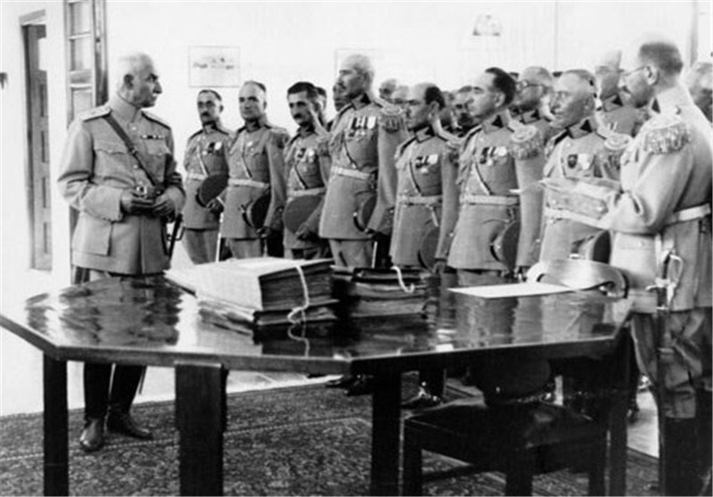 ۱۵ مهر و کناره گیری همراه با تهدید رضاخان از وزارت جنگ ۱۵ مهر و کناره گیری همراه با تهدید رضاخان از وزارت جنگ