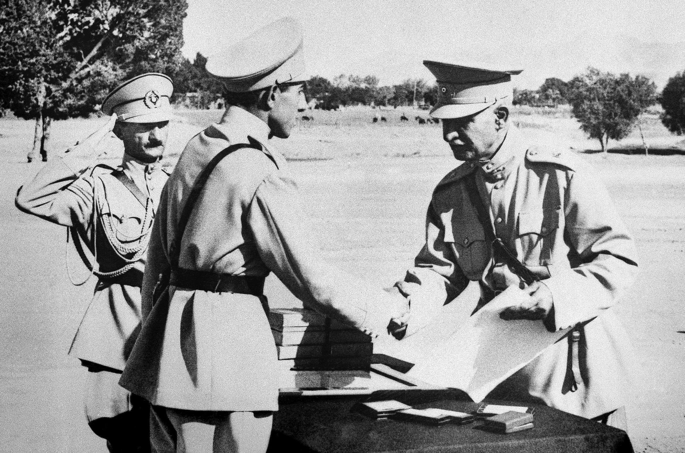 ۱۵ مهر و کناره گیری همراه با تهدید رضاخان از وزارت جنگ