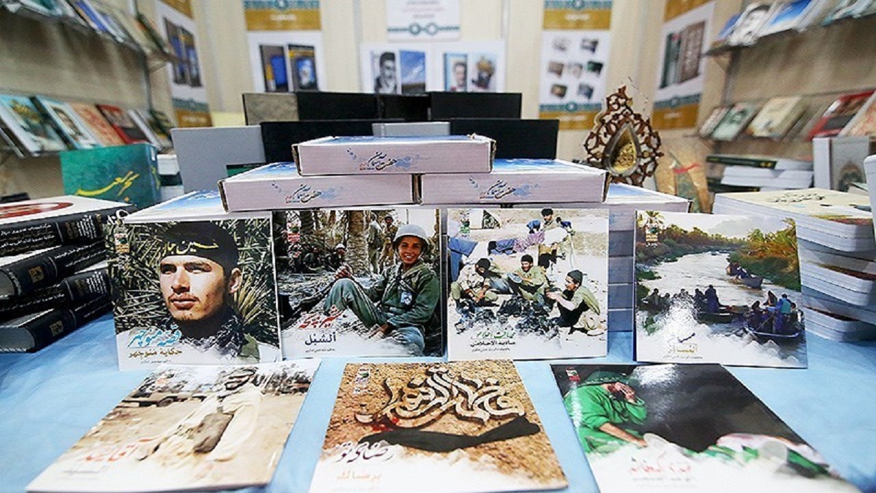 کتاب «مجنون من لیلی است» رونمایی شد