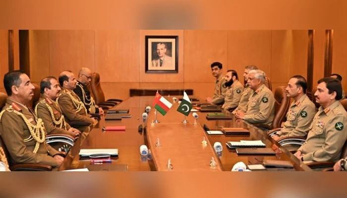 رایزنی فرماندهان ارتش عمان و پاکستان در اسلام آباد