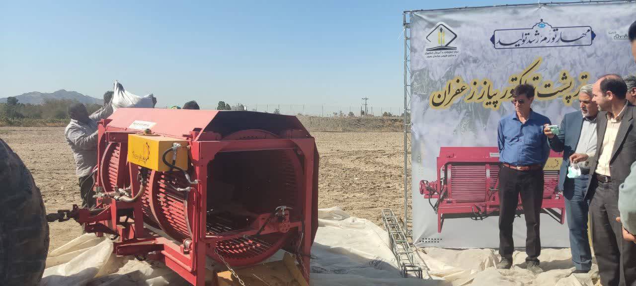 رونمایی از دو دستگاه دانش بنیان در دهکده نوآوری و فناوری کشاورزی خراسان رضوی