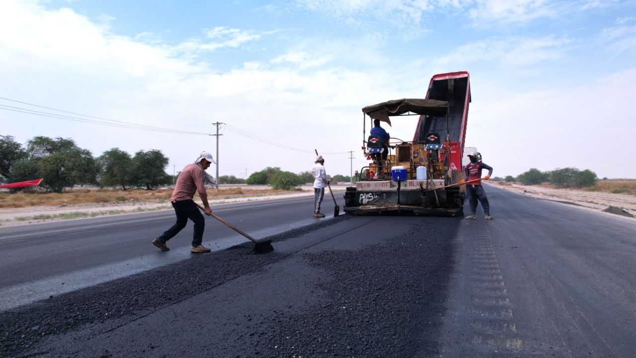 لکهگیری جاده چغادک- بنه گز آغاز شد لکهگیری جاده چغادک- بنه گز آغاز شد