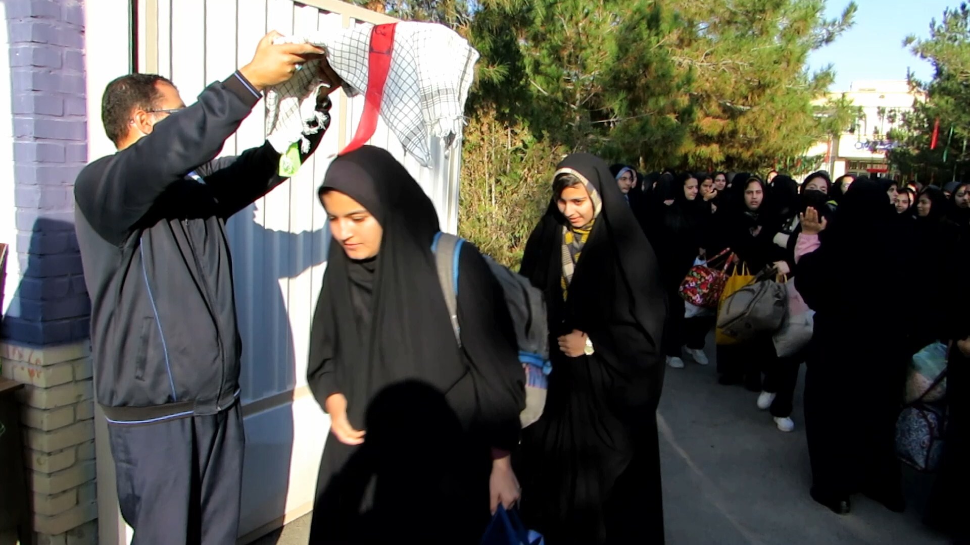 اعزام ۱۸۰  دانش آموز دختر از جرقویه به اردوی راهیان نور