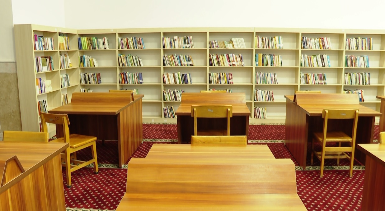 بهره برداری از کتابخانه آدینه در مسجد جامع بندرعباس بهره برداری از کتابخانه آدینه در مسجد جامع بندرعباس