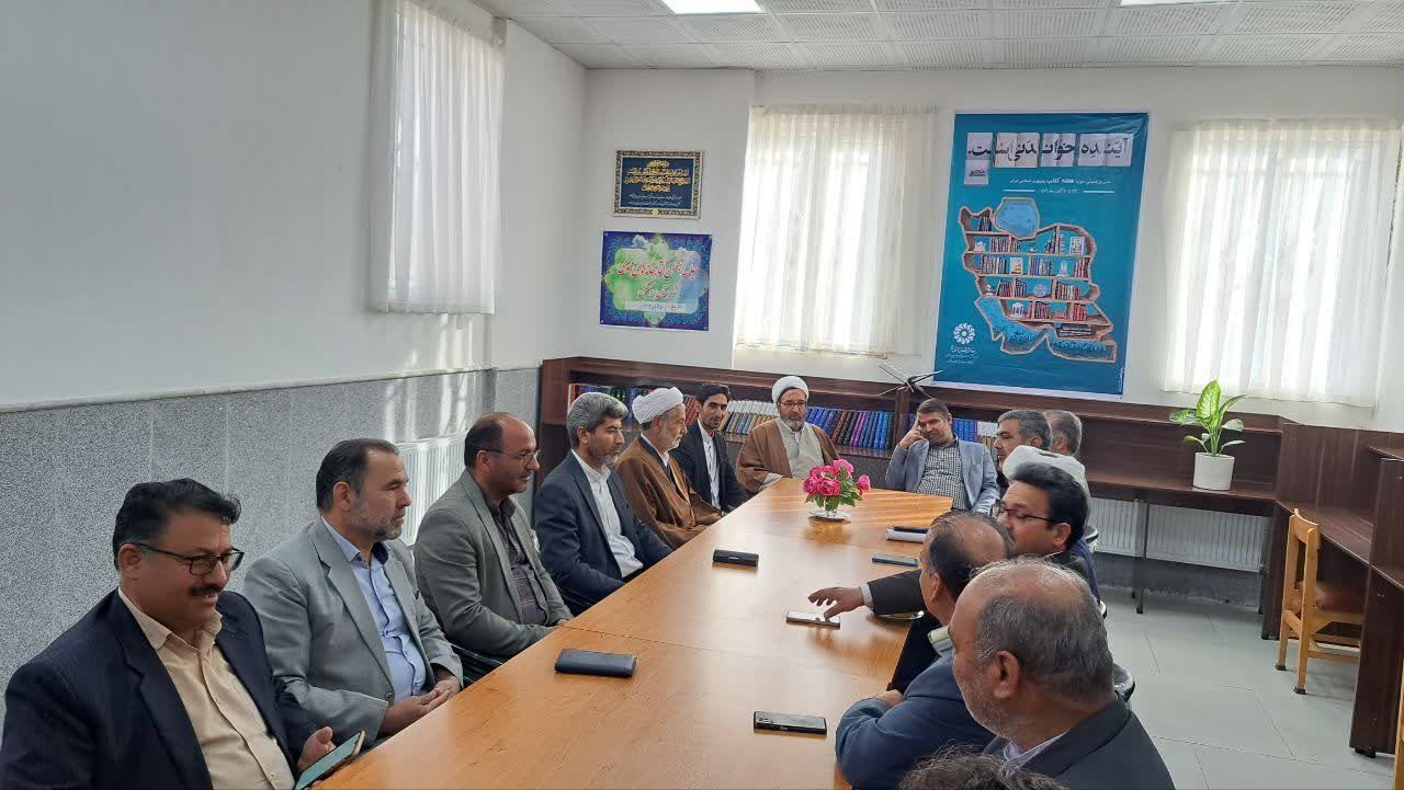 اجرای طرح دوشنبهها با کتاب ویژه مدیران در بردسکن اجرای طرح دوشنبهها با کتاب ویژه مدیران در بردسکن