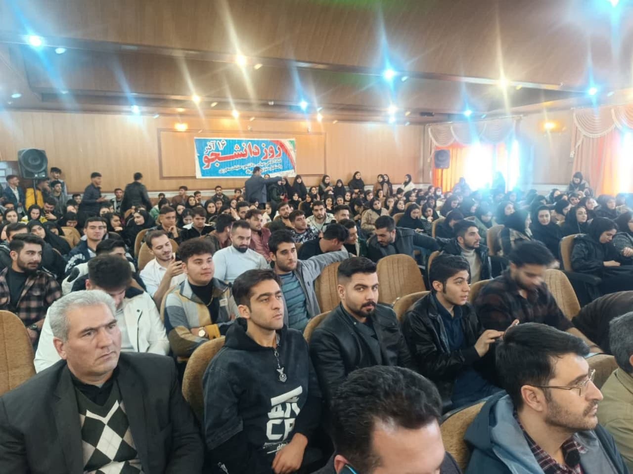 دانشجویان مظهر تفکر و اقتدار علمی هستند