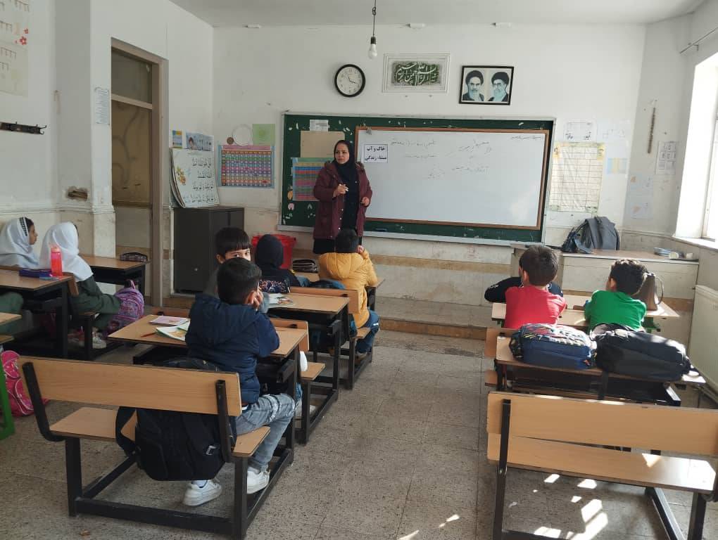 برگزاری کلاسهای آموزشی مسائل زیست محیطی در مدارس شهرستان مهاباد برگزاری کلاسهای آموزشی مسائل زیست محیطی در مدارس شهرستان مهاباد