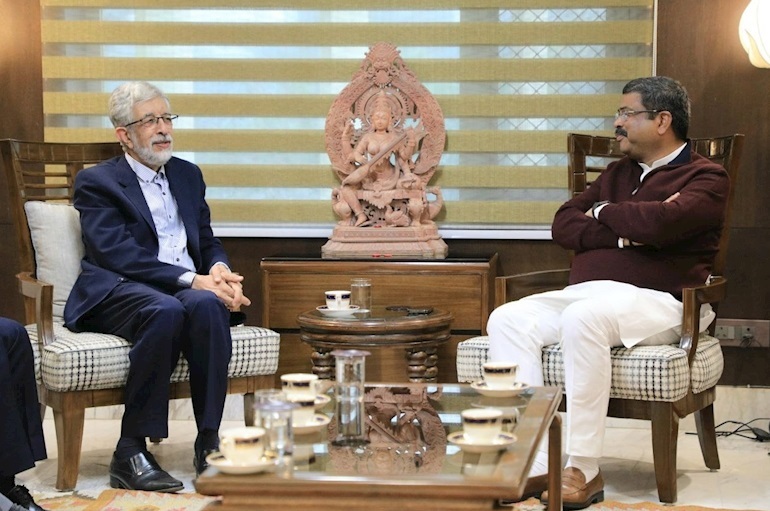 دیدار رئیس بنیاد سعدی با وزیر آموزش و پرورش هند دیدار رئیس بنیاد سعدی با وزیر آموزش و پرورش هند