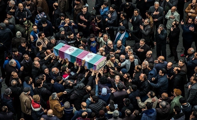 مردم شهر اراک در انتظار کاروان شهدای خوشنام مردم شهر اراک در انتظار کاروان شهدای خوشنام