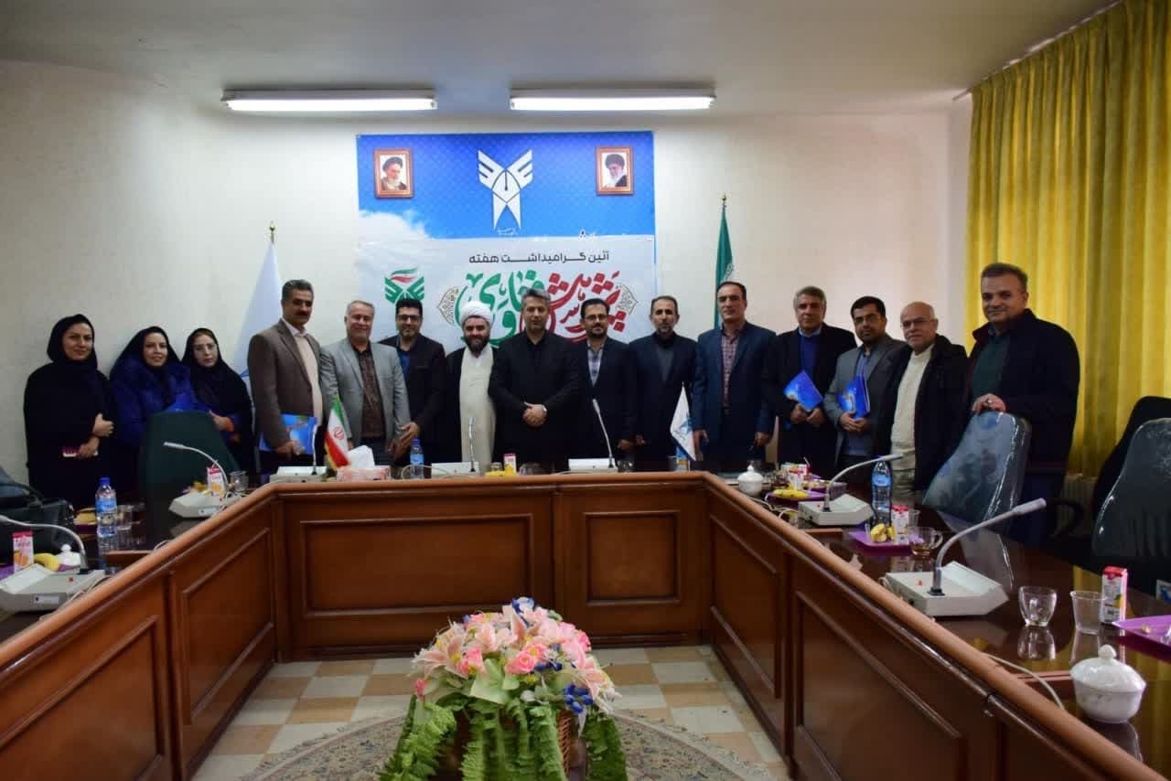 تجلیل از پژوهشگران دانشگاه آزاد خوی تجلیل از پژوهشگران دانشگاه آزاد خوی